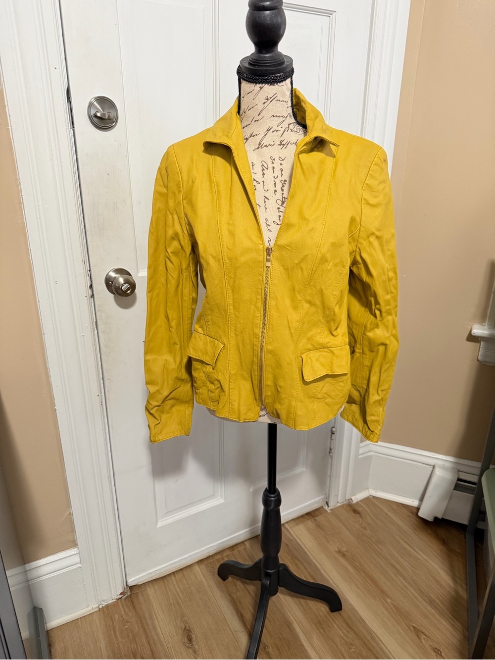Women’s Yellow Zip-Front Lightweight Jacket